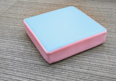 「キンダーぶるぶるクッション」